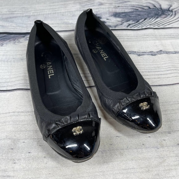 Chanel Black Leather Ruffle Slip on Almond Toe Ballet Flats Size 39 - Picture 1 of 11
